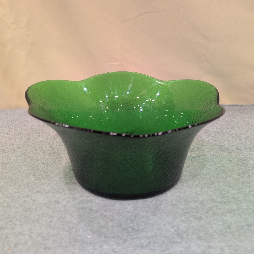 Vintage Emerald Green Crinkle Glass Scalloped Rim Decorative Bowl Centerpiece - Picture 1 of 7